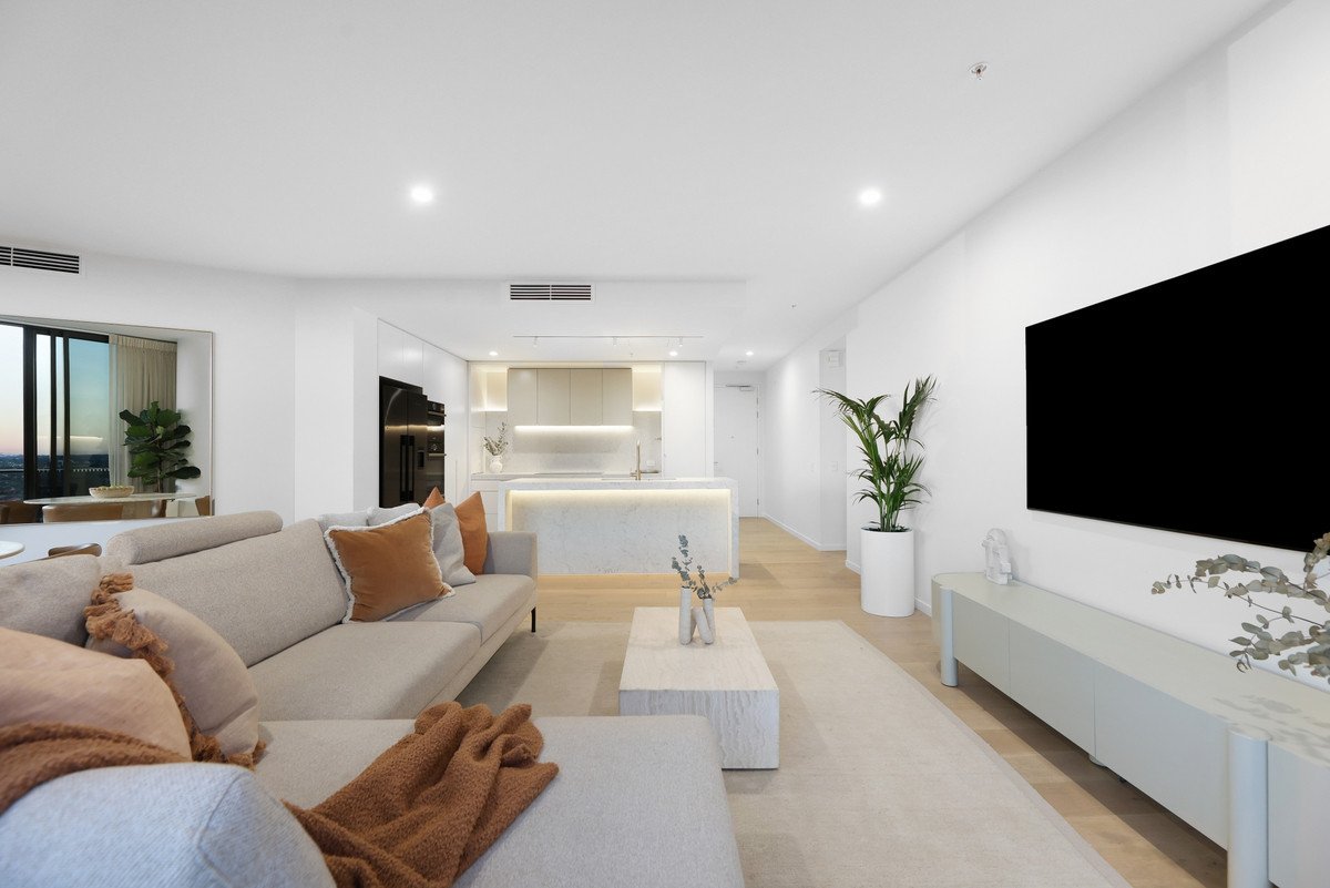 52/20 Executive Drive Burleigh Waters 7