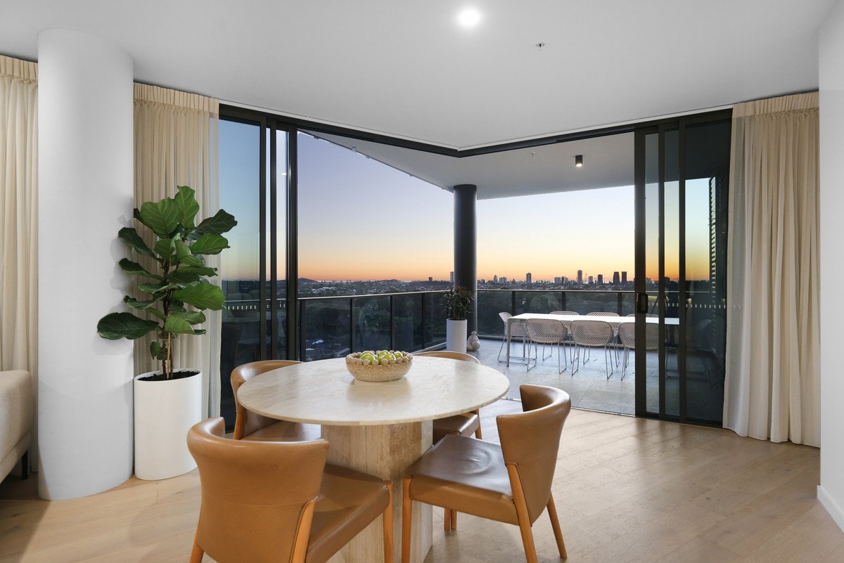 52/20 Executive Drive Burleigh Waters 8