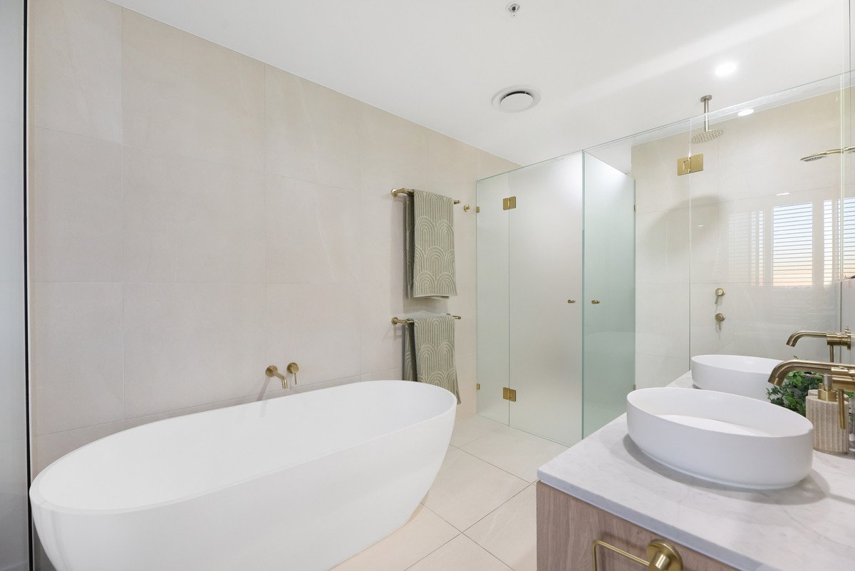 52/20 Executive Drive Burleigh Waters 15