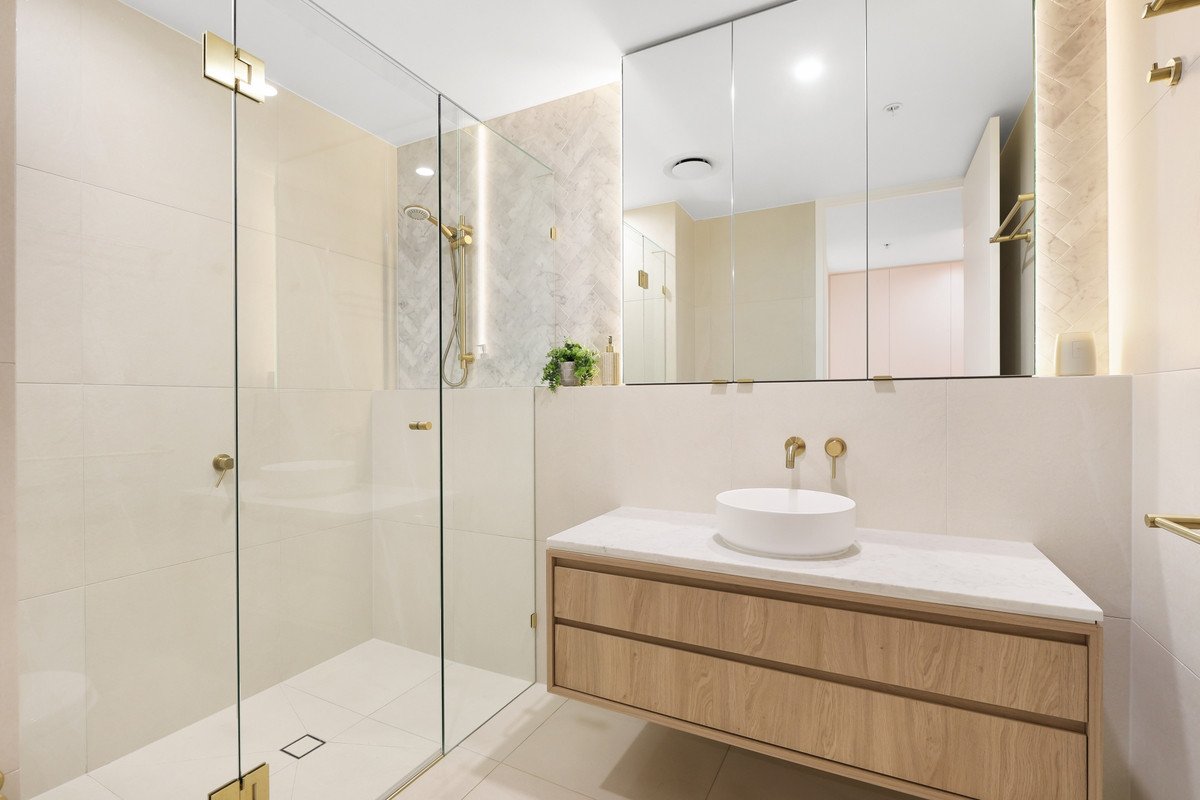 52/20 Executive Drive Burleigh Waters 18