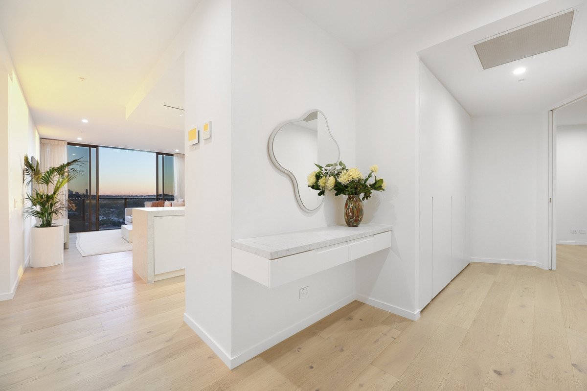 52/20 Executive Drive Burleigh Waters 19