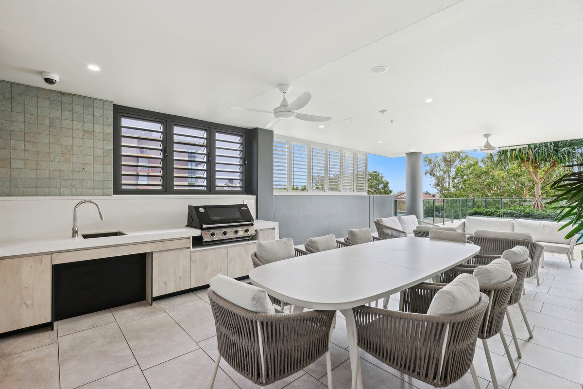 52/20 Executive Drive Burleigh Waters 27