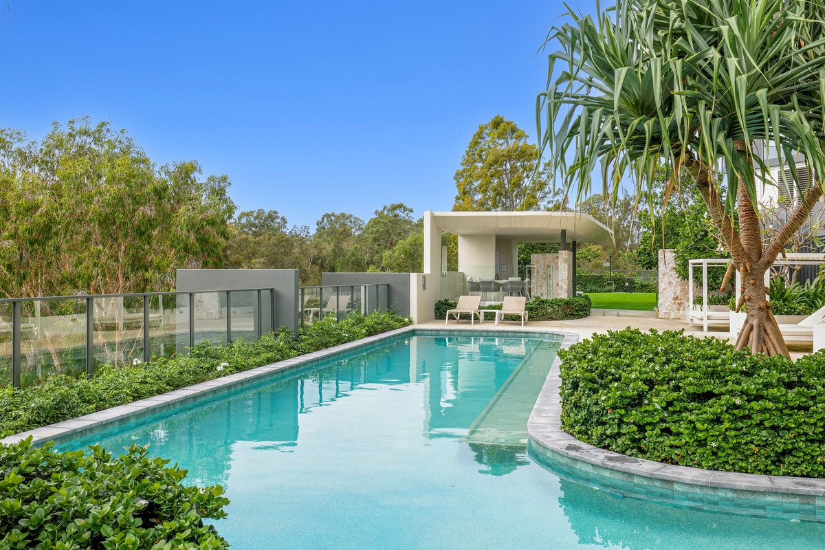 52/20 Executive Drive Burleigh Waters 31