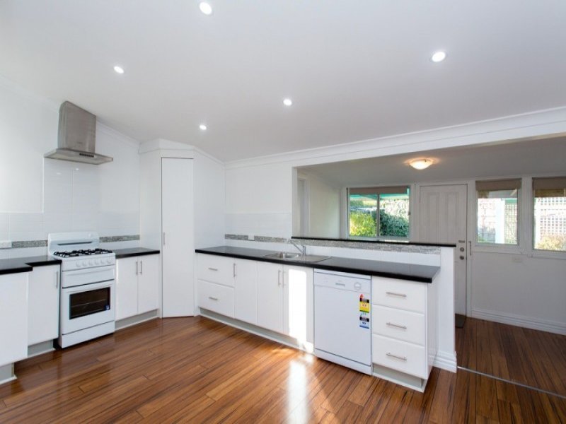 Gallery: 523 Drummond Street South