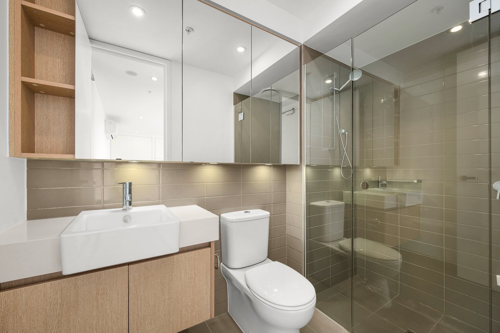 Real Estate and Property in 523/70 Nott Street Street, Port Melbourne, VIC