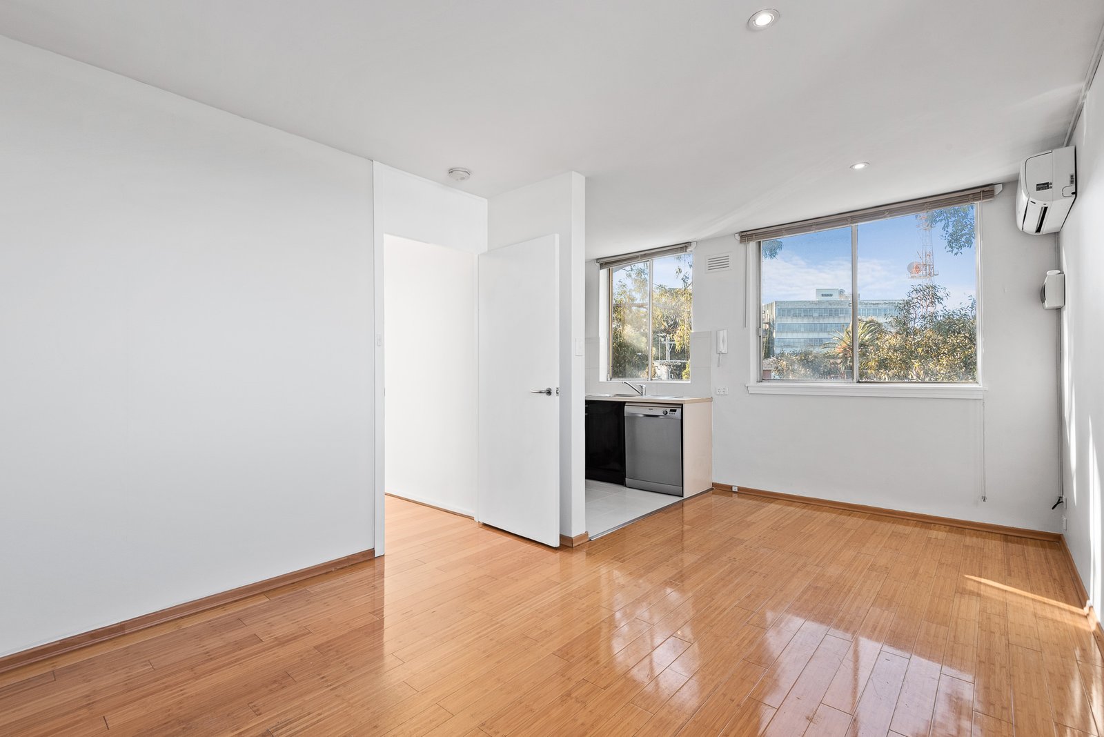 Gallery: 5/245 Hotham Street