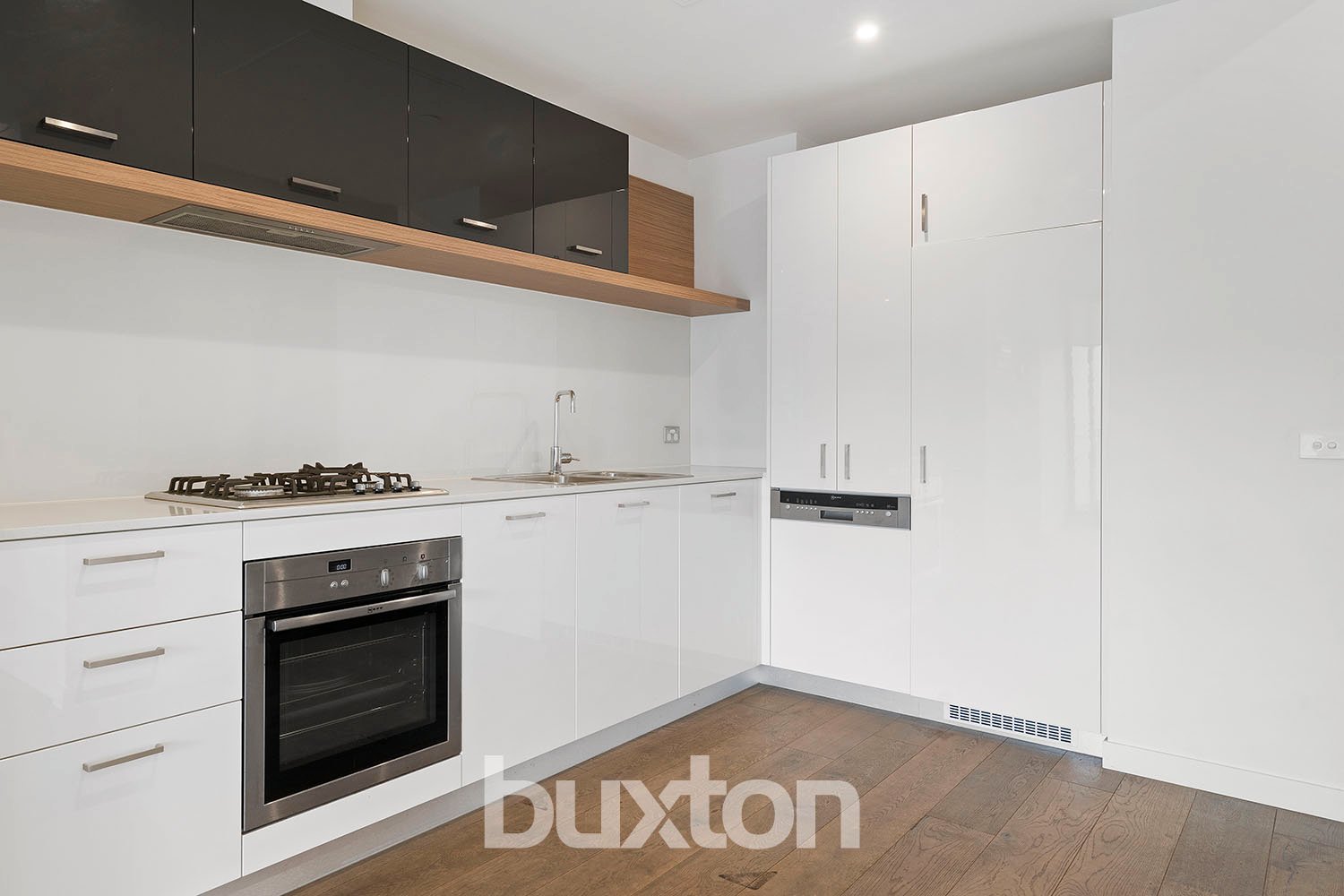 Gallery: 525/222 Bay Road