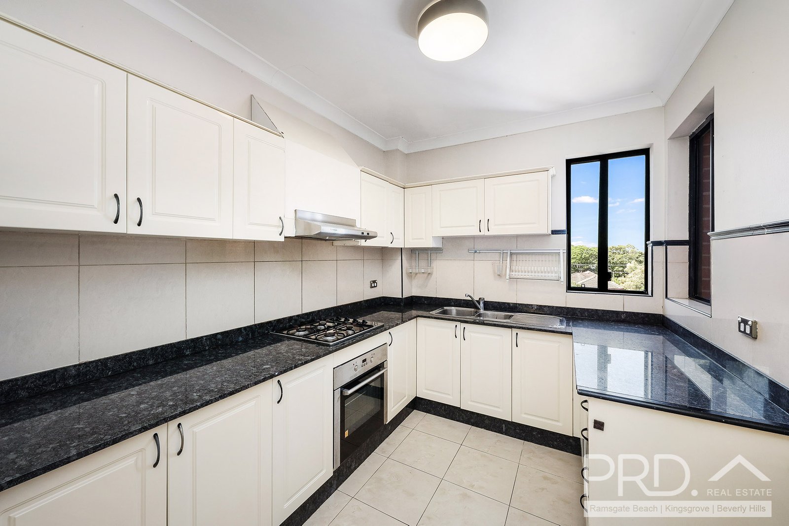 5/26-28 Melvin Street BEVERLY HILLS 3