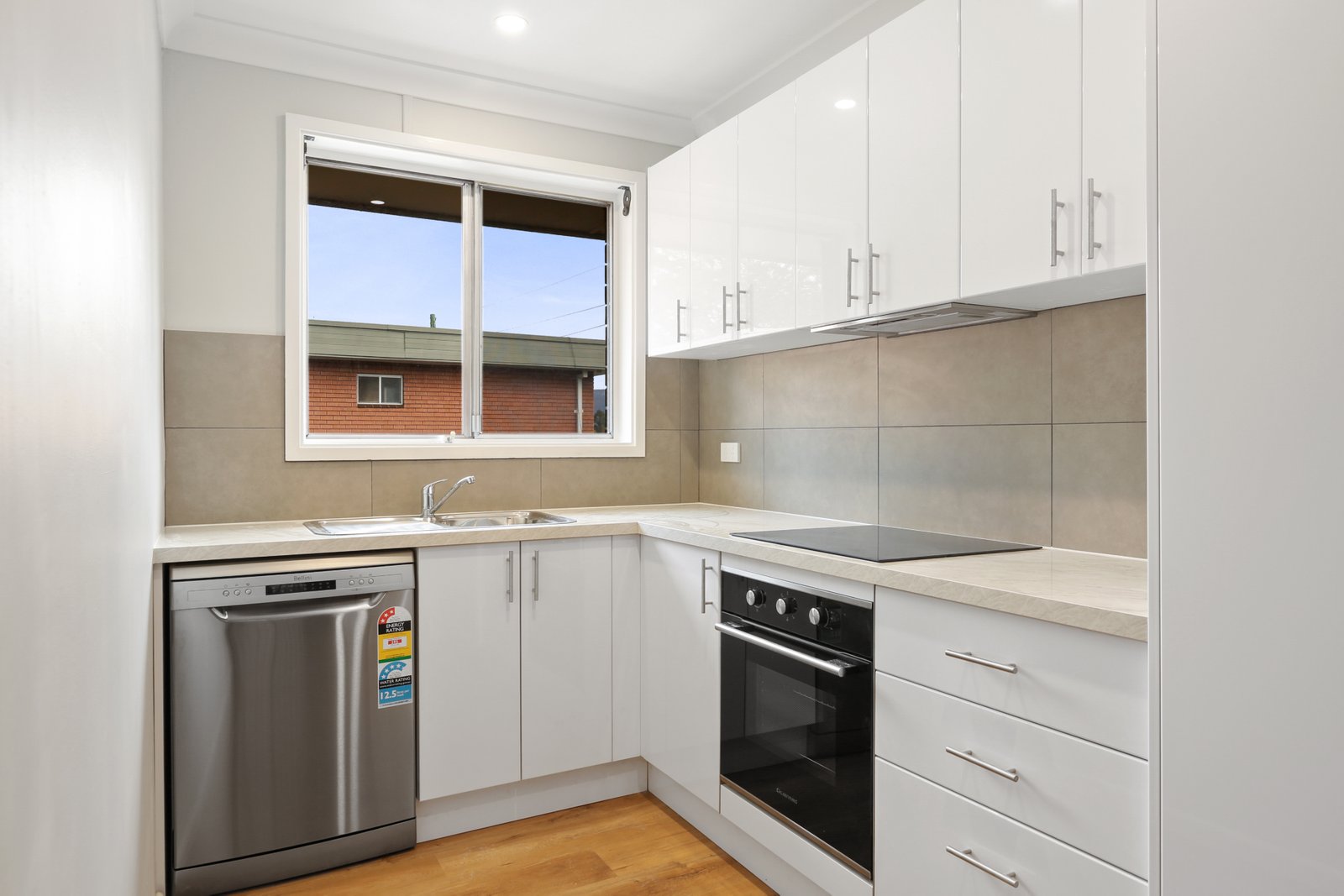 5/27 Prince Edward Drive BROWNSVILLE 2