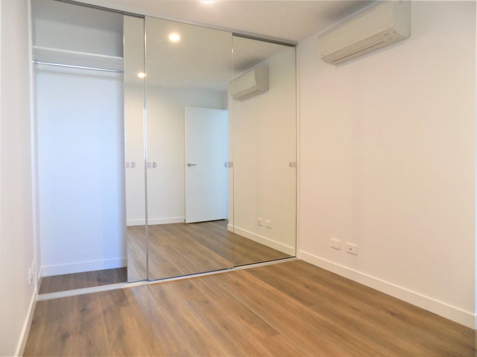 Gallery: 527/70 Batesford Road