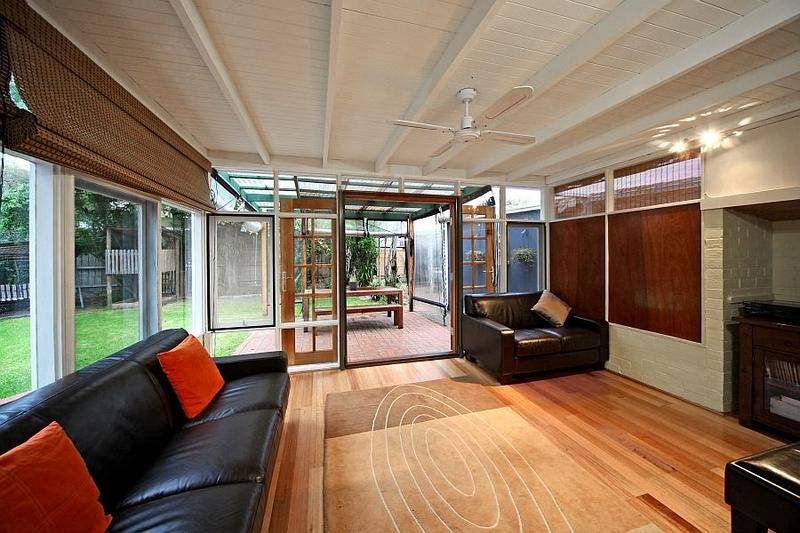 Gallery: 528 South Road