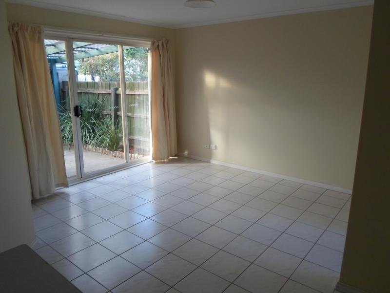 Gallery: 5/296 Essex Street
