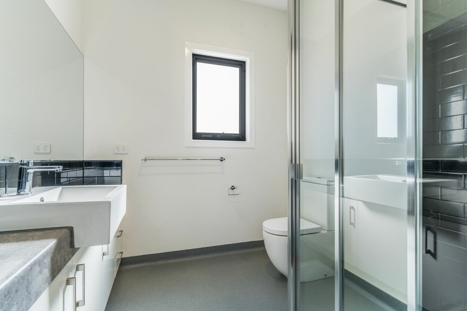 Gallery: 5/3 Basford Court