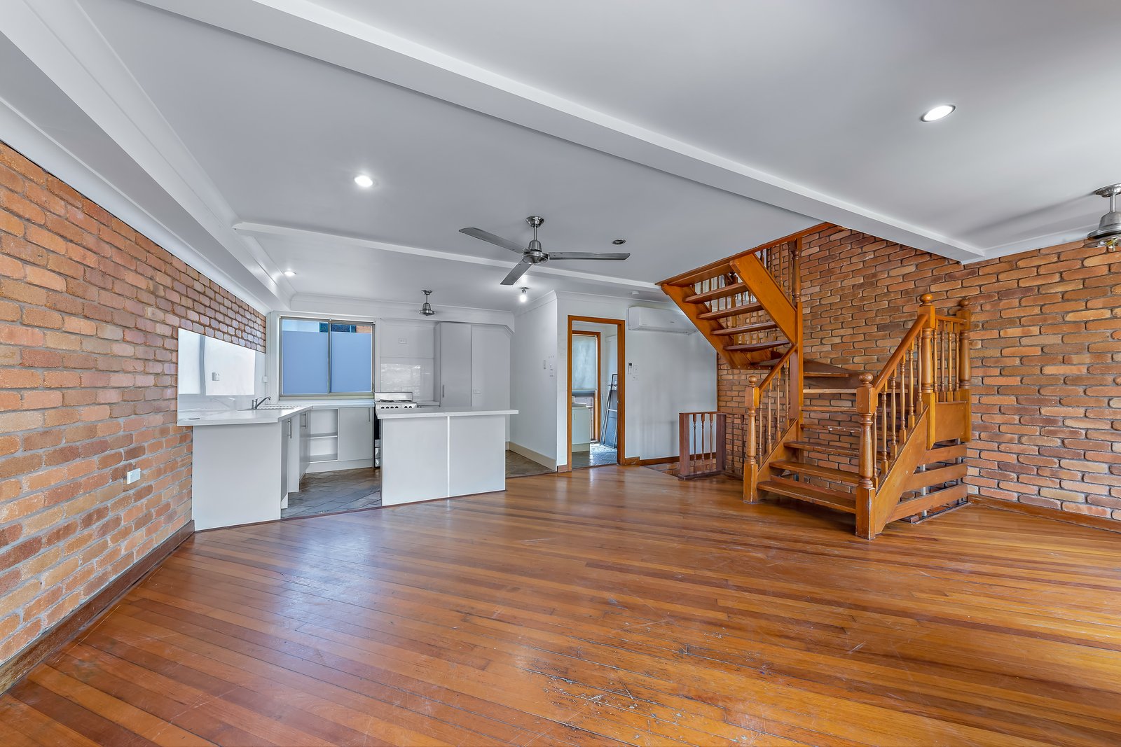 5/3 Beach Road CANNONVALE 1