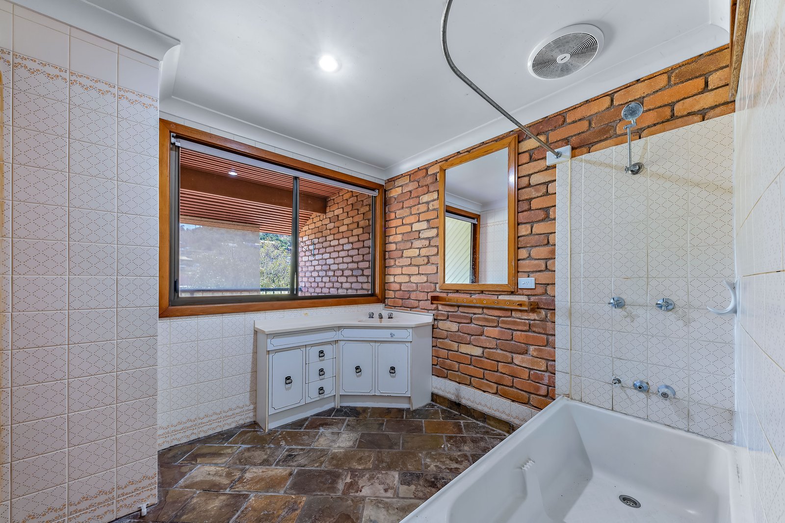 5/3 Beach Road CANNONVALE 3