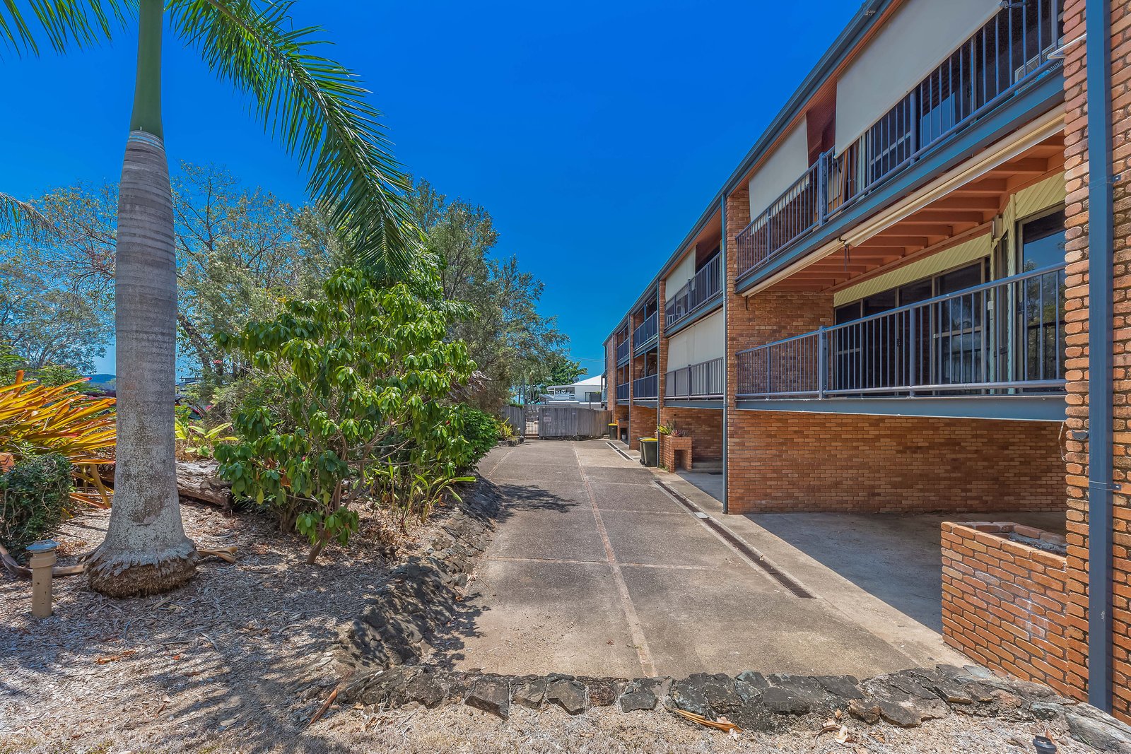 5/3 Beach Road CANNONVALE 8