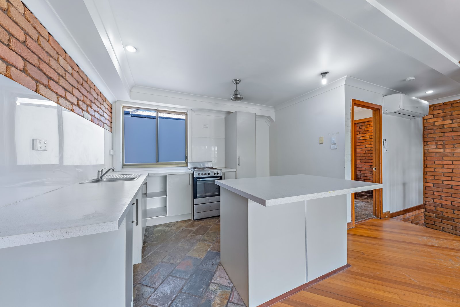 5/3 Beach Road CANNONVALE 10