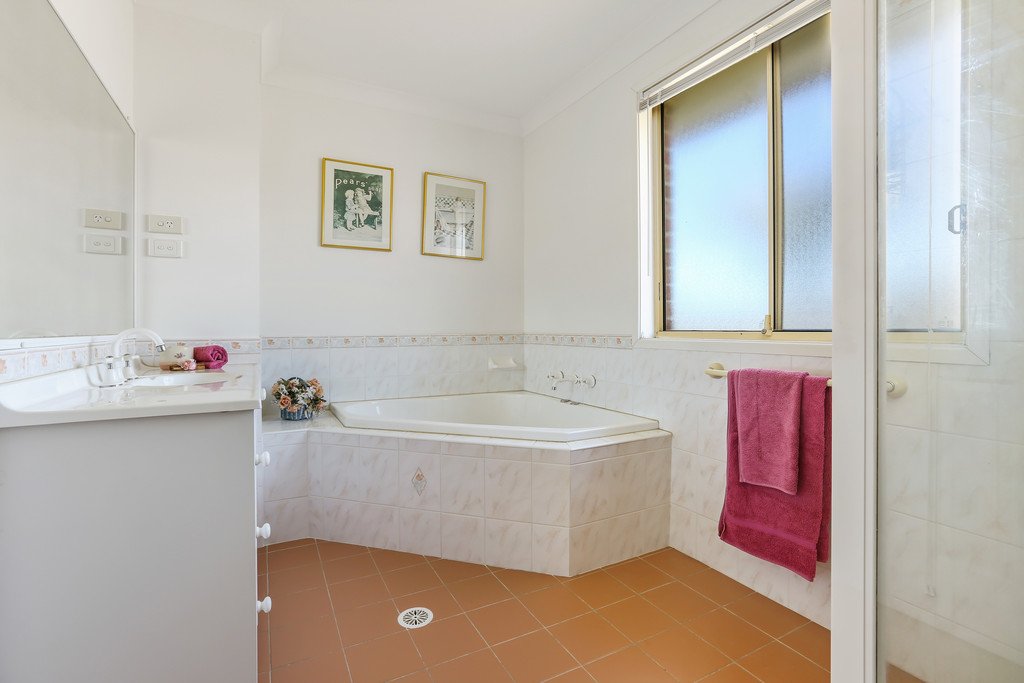 53 Brindabella Drive HORSLEY 6