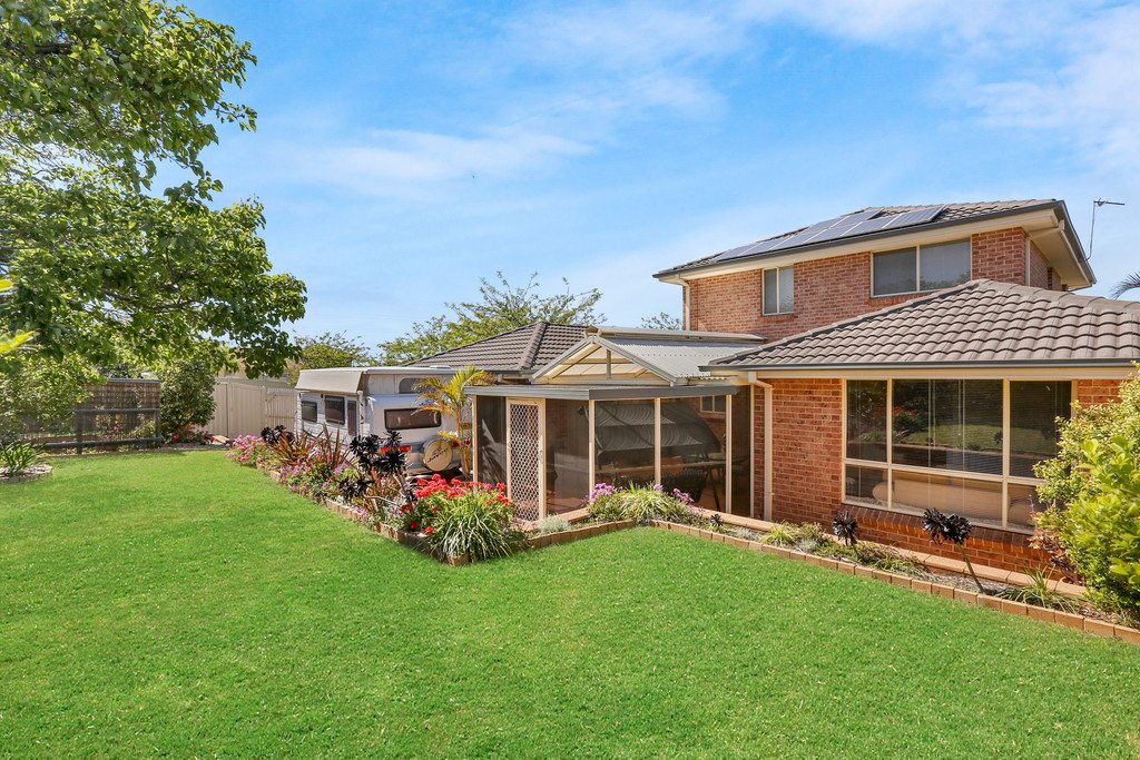 53 Brindabella Drive HORSLEY 9
