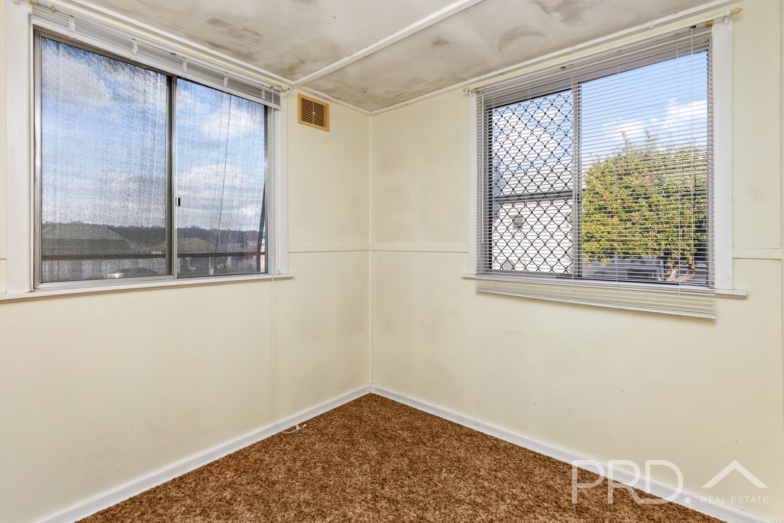 53 Capper Street TUMUT 14