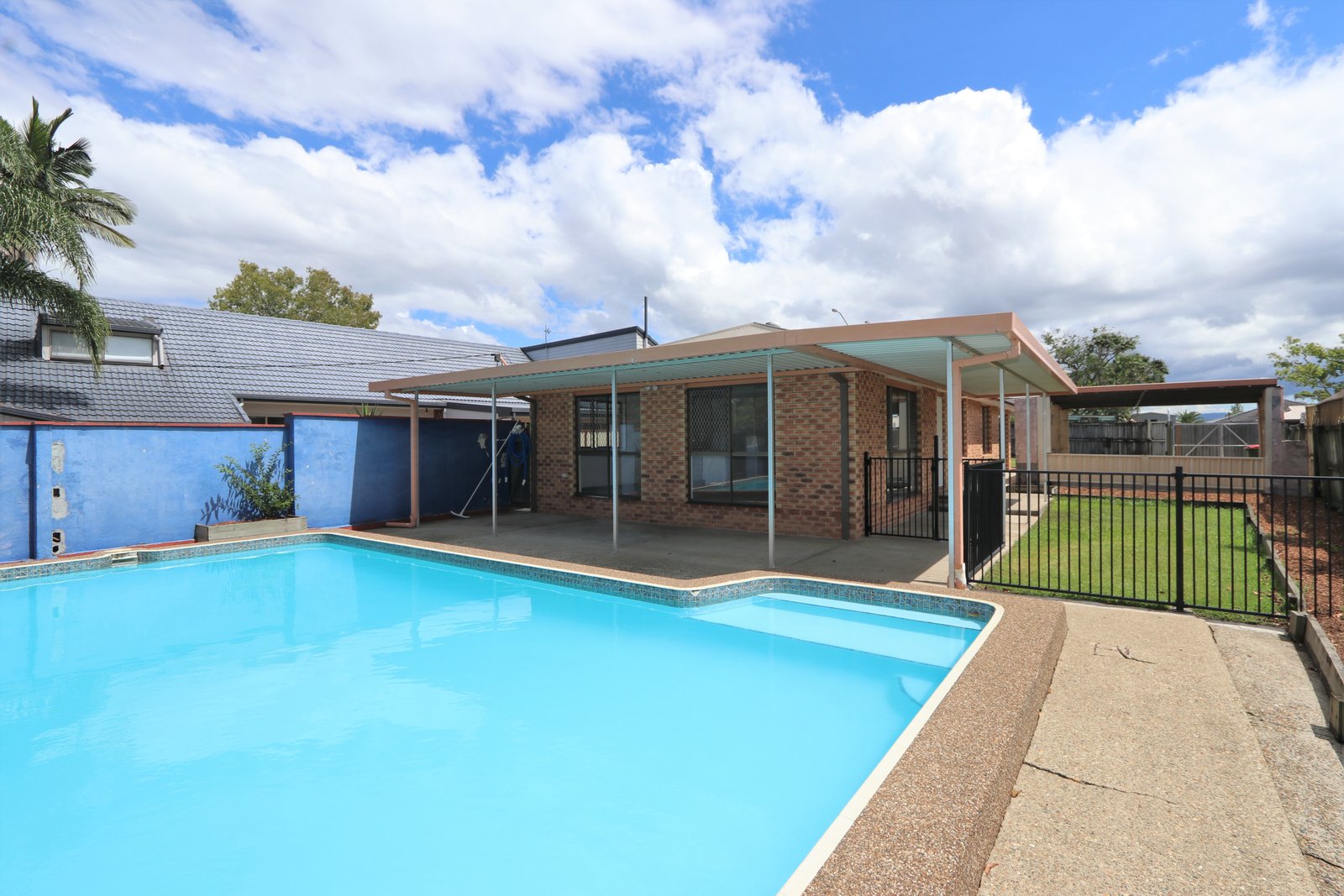 53 Currumburra Road ASHMORE 2