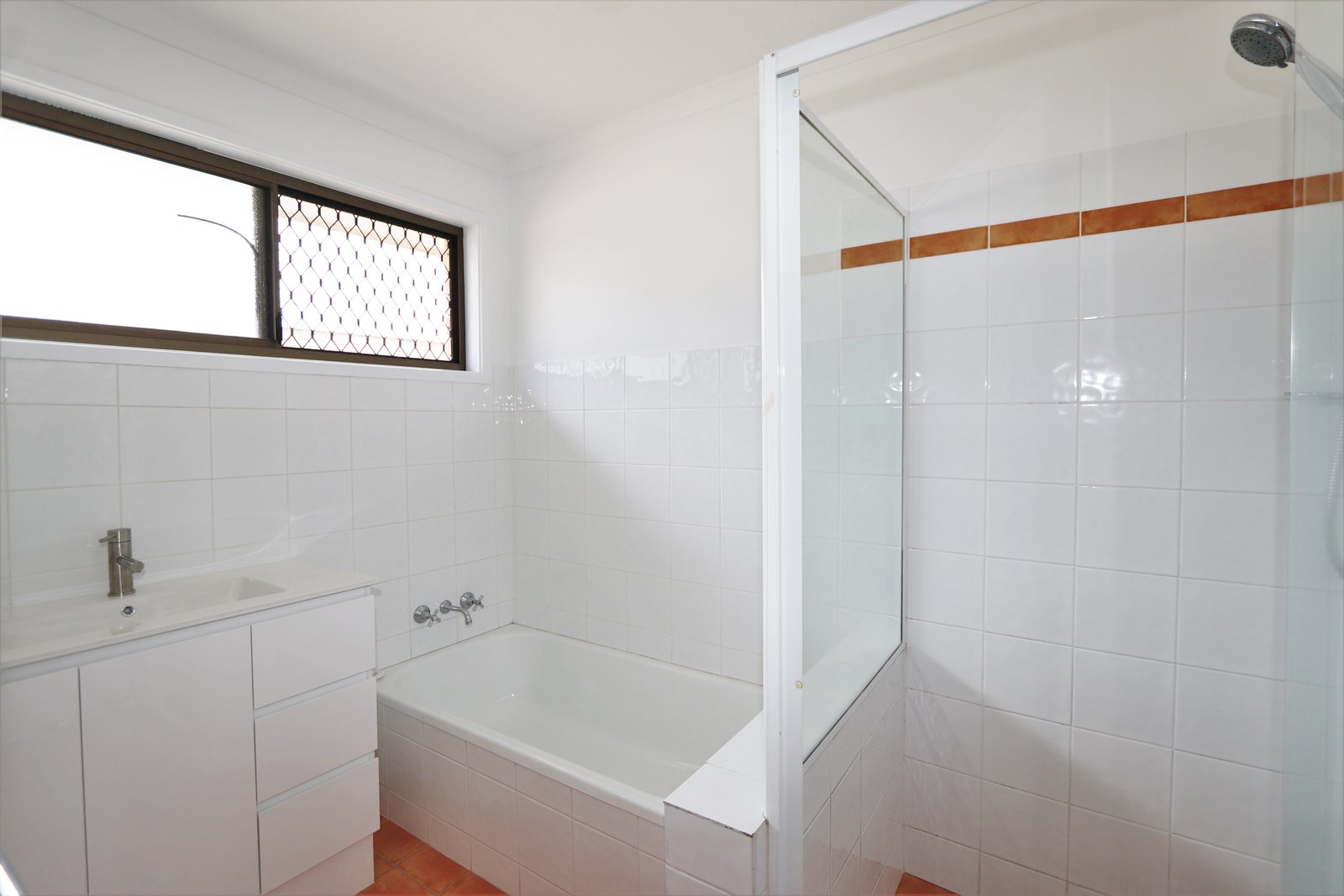 53 Currumburra Road ASHMORE 13