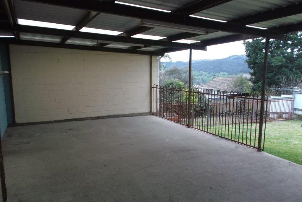 53 Dalhunty Street TUMUT 9