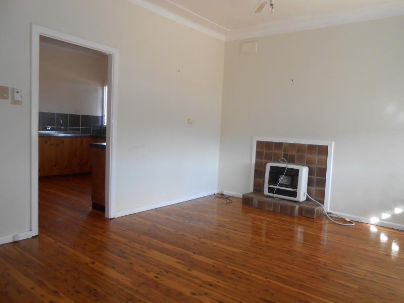 53 Denman Avenue TAMWORTH 4