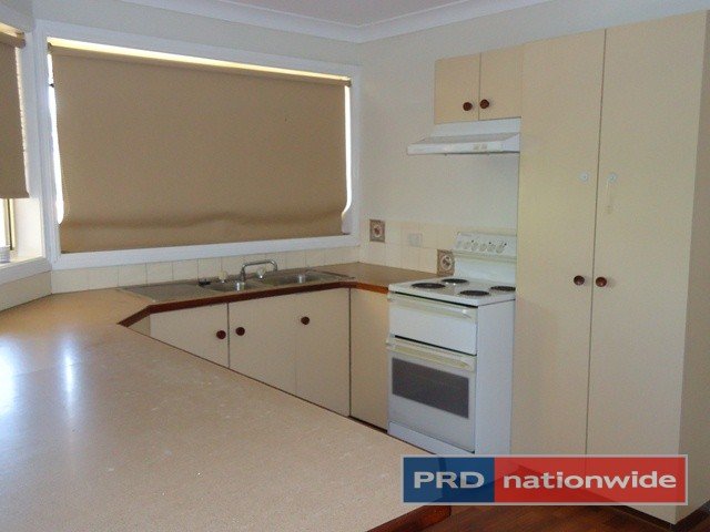 53 Elphick Street TUMUT 4