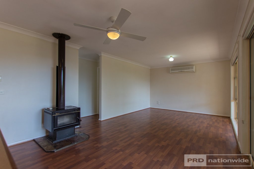 53 Elphick Street TUMUT 4