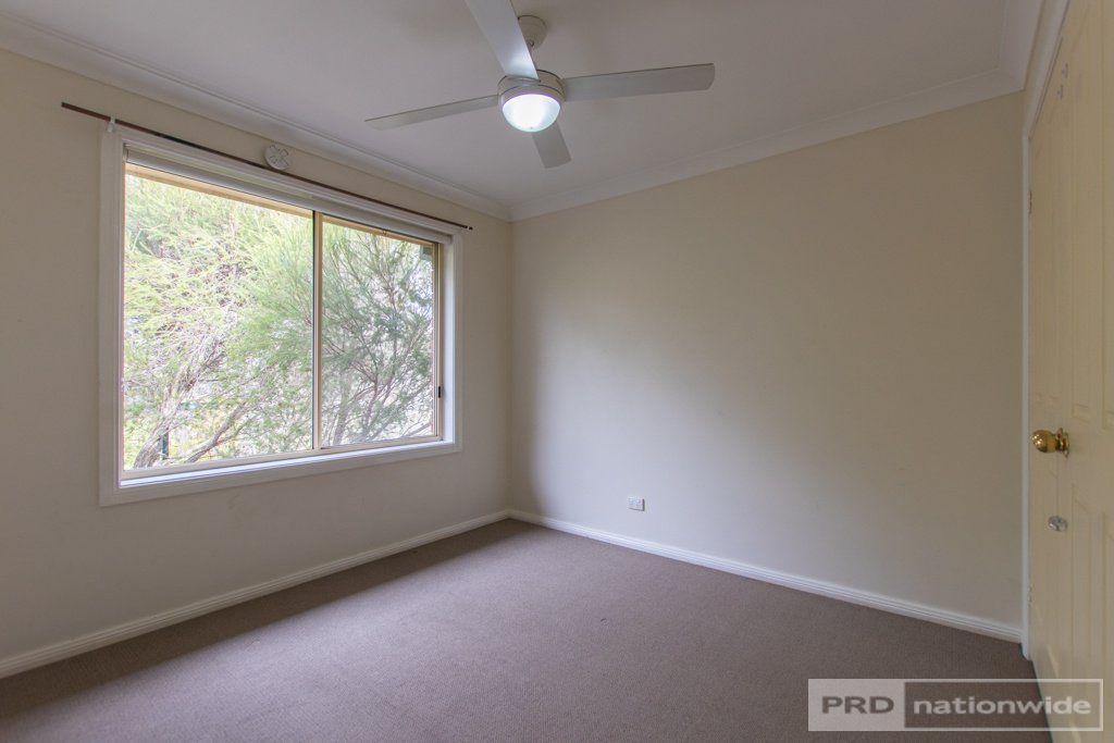 53 Elphick Street TUMUT 10