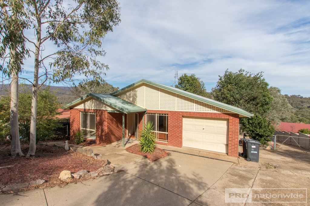 53 Elphick Street TUMUT 14