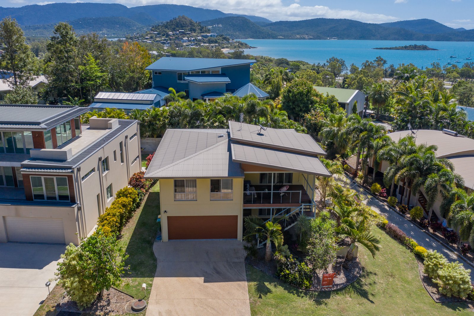 53 Eshelby Drive CANNONVALE 2