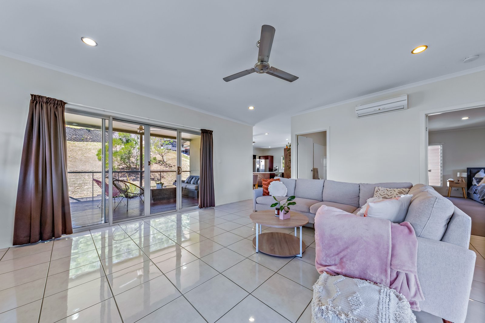 53 Eshelby Drive CANNONVALE 5