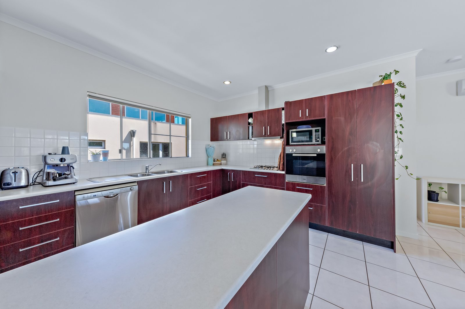 53 Eshelby Drive CANNONVALE 9