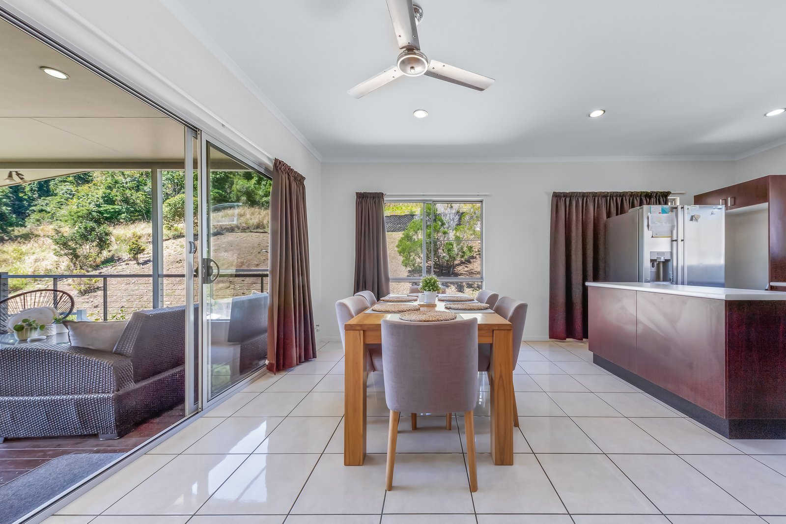 53 Eshelby Drive CANNONVALE 11