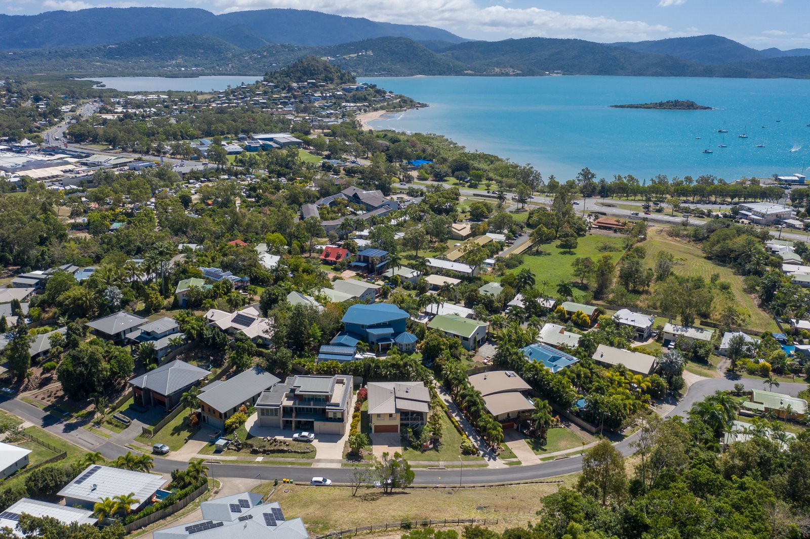 53 Eshelby Drive CANNONVALE 24