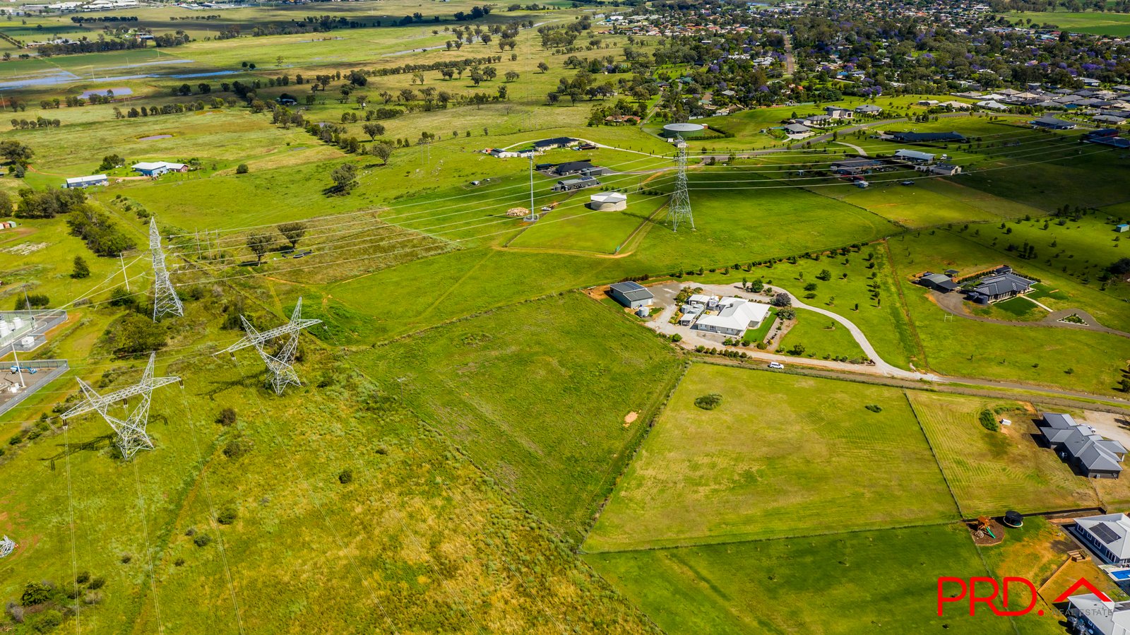 53 Falcon Drive TAMWORTH 4
