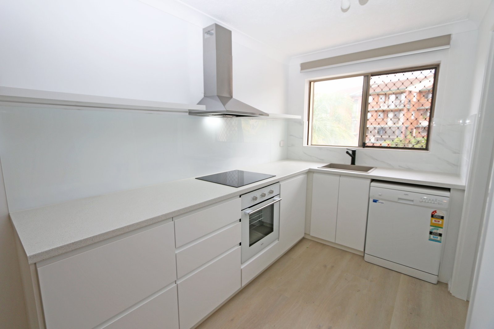 5/3 Garden Street SOUTHPORT 2