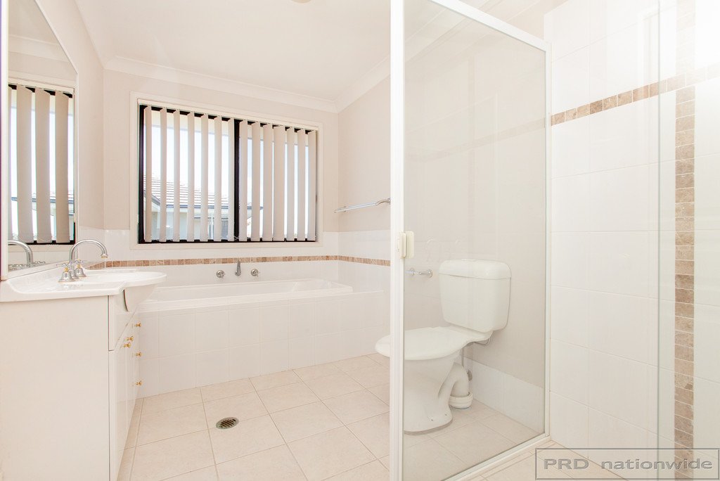 53 Golden Wattle Crescent THORNTON 12