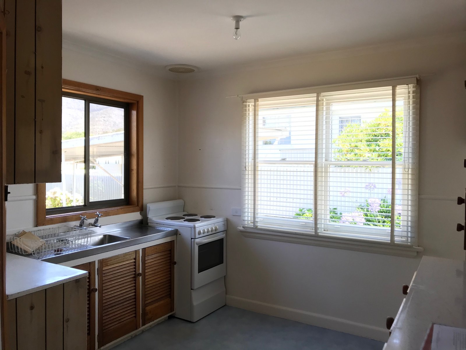 53 Hilton Road CLAREMONT 2