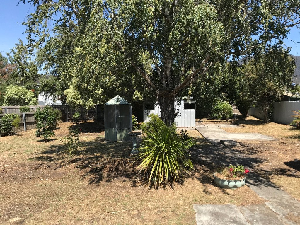 53 Hilton Road CLAREMONT 9