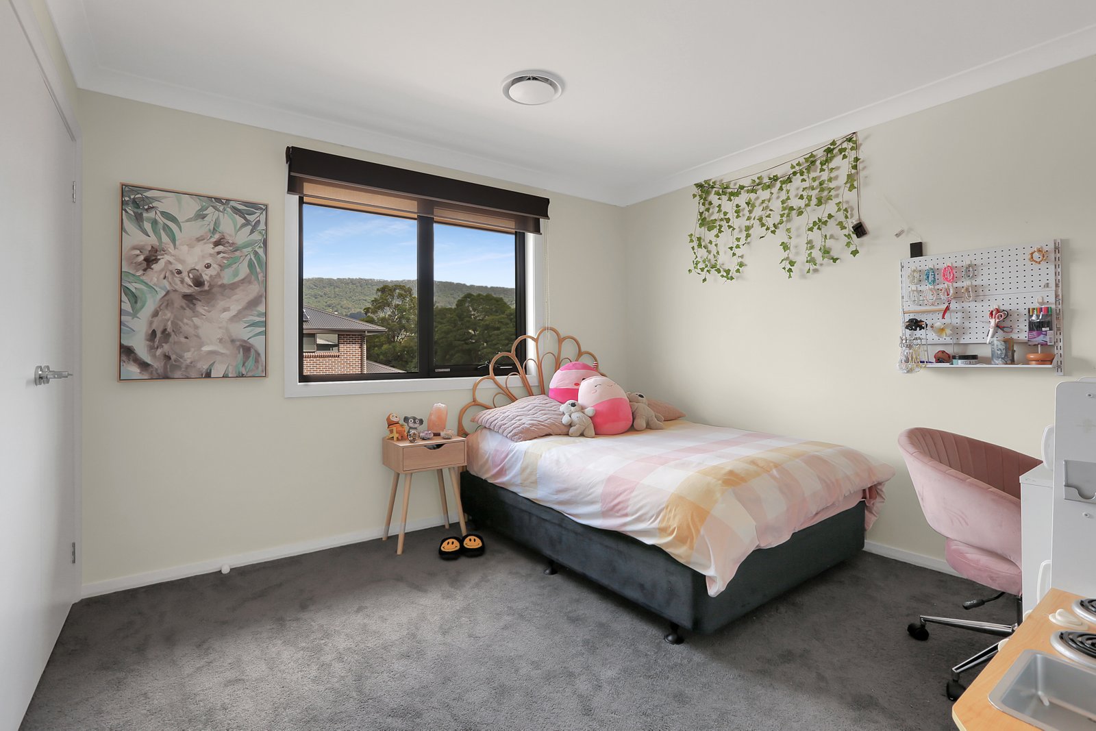 53 Honeycomb Street HORSLEY 8