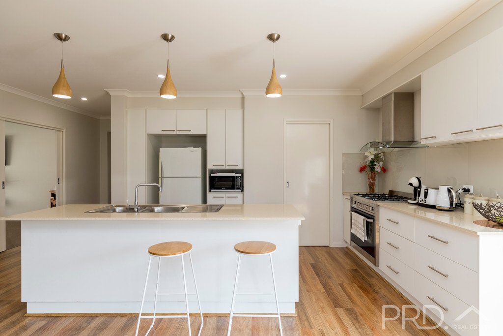 53 Jeffrey Circuit TUMUT 2