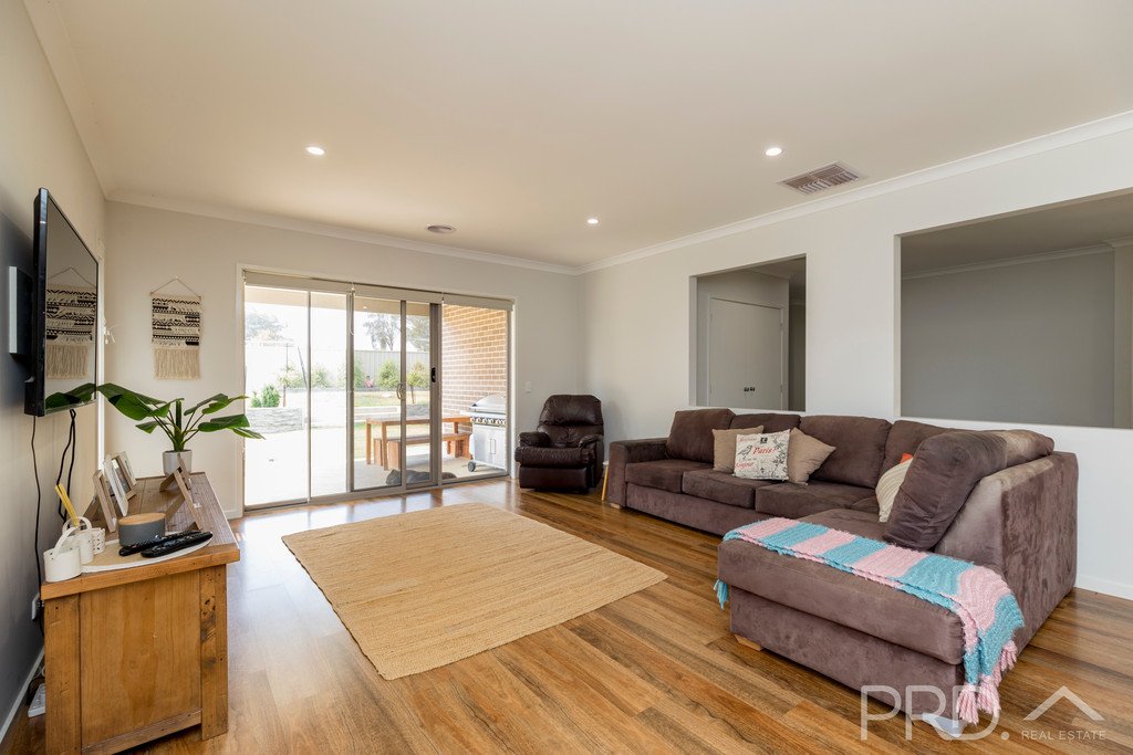 53 Jeffrey Circuit TUMUT 4