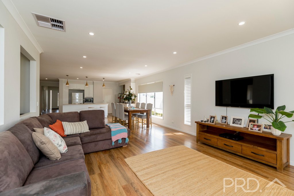 53 Jeffrey Circuit TUMUT 5