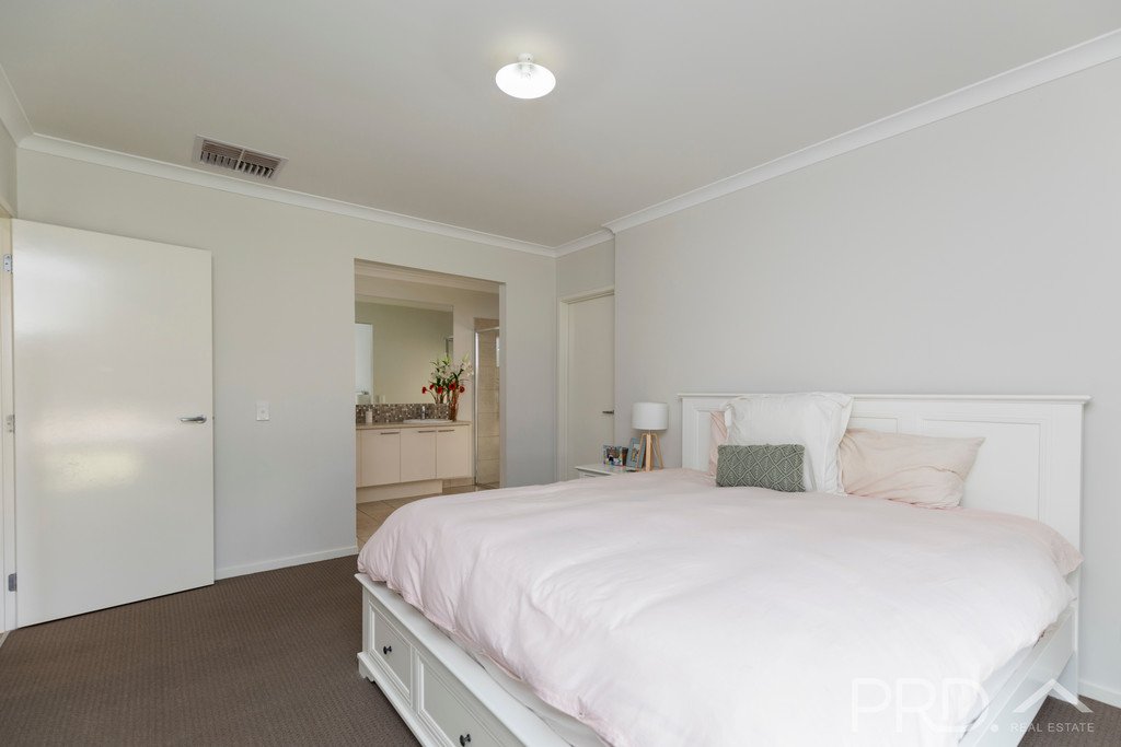 53 Jeffrey Circuit TUMUT 6