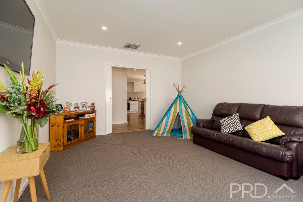 53 Jeffrey Circuit TUMUT 8