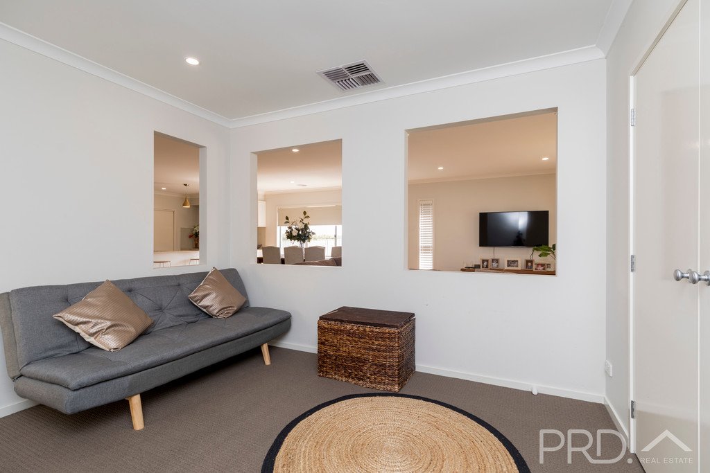 53 Jeffrey Circuit TUMUT 11