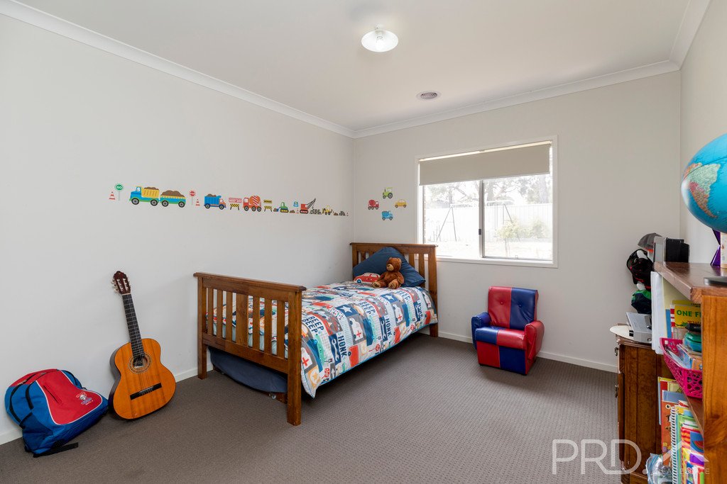 53 Jeffrey Circuit TUMUT 12